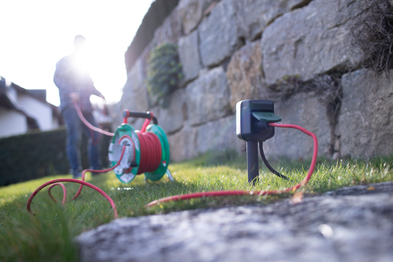 Brennenstuhl Garant® G IP44 Gartenkabeltrommel, 23+2 m Kabel in rot