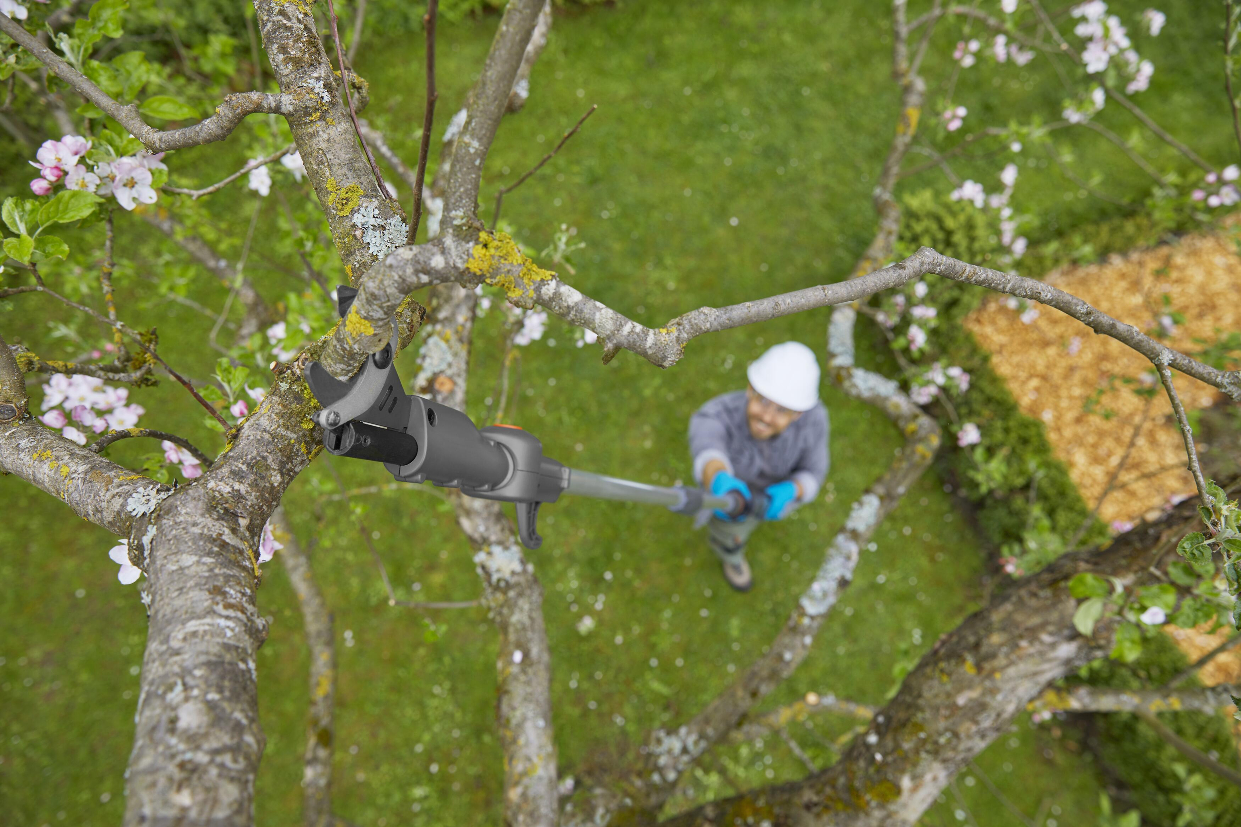 Gardena Akku-Teleskop-Baumschere HighCut 360/18V P4A Ready-To-Use Set Gardena Akku-Teleskop-Baumschere HighCut 360/18V P4A Ready-To-Use Set