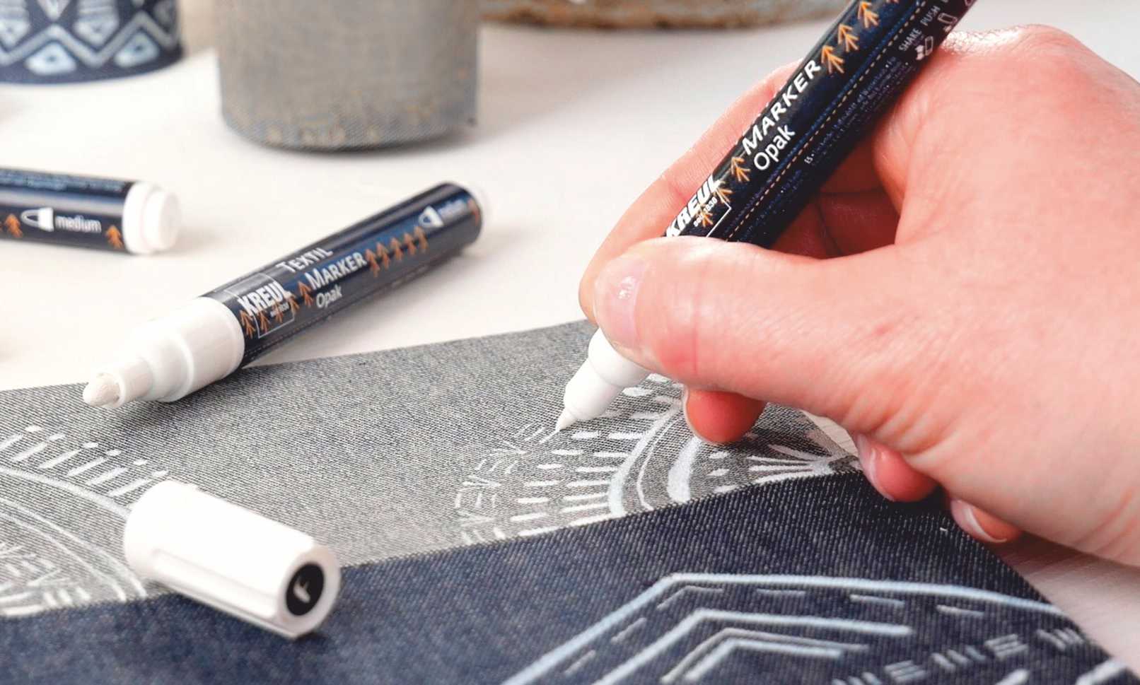 Kreul Textil Marker Opak 4er-Set, Black & White Kreul Textil Marker Opak 4er-Set, Black & White