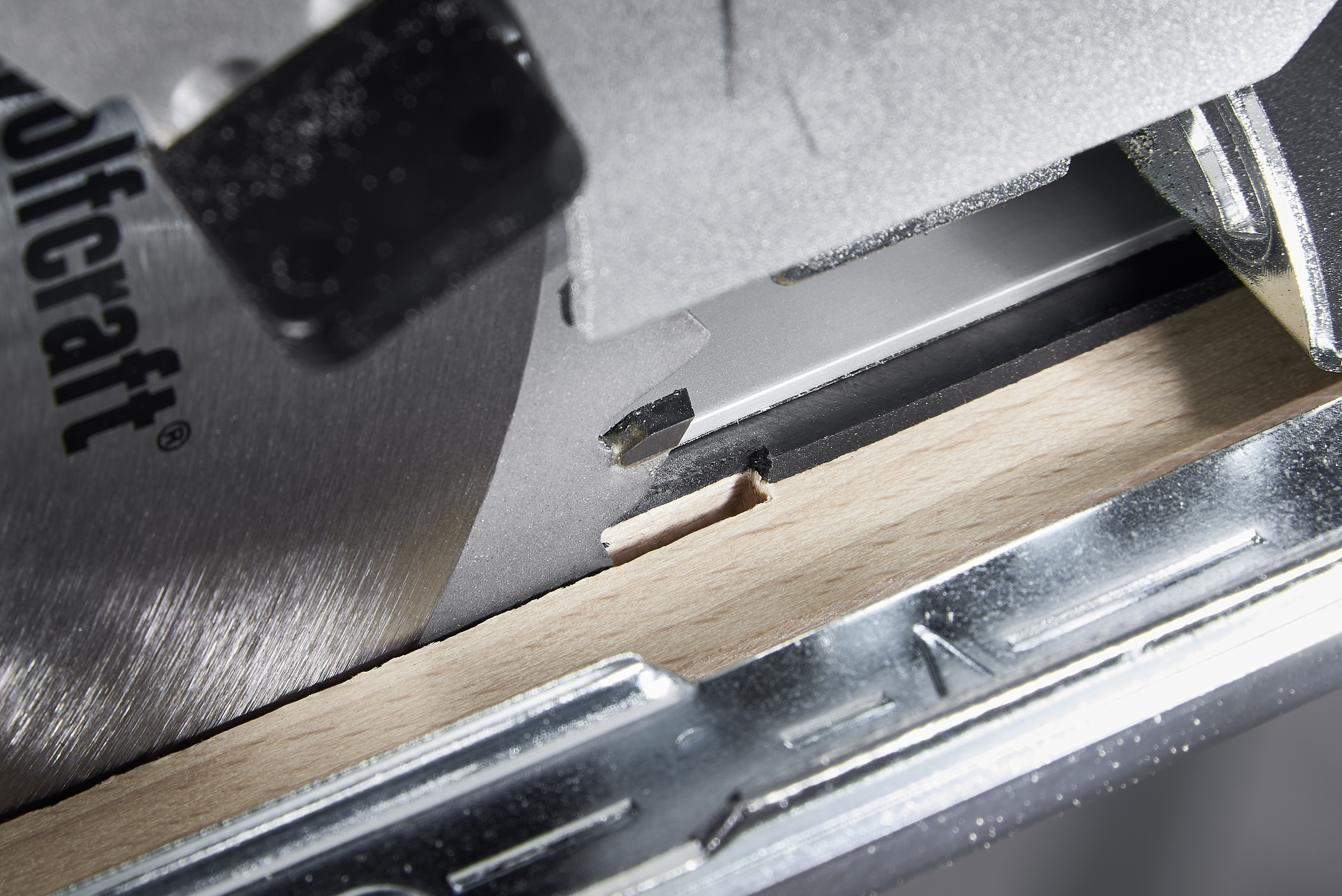 4006885691308_6913000_18_detail_original wolfcraft Führungsschiene FKS 145