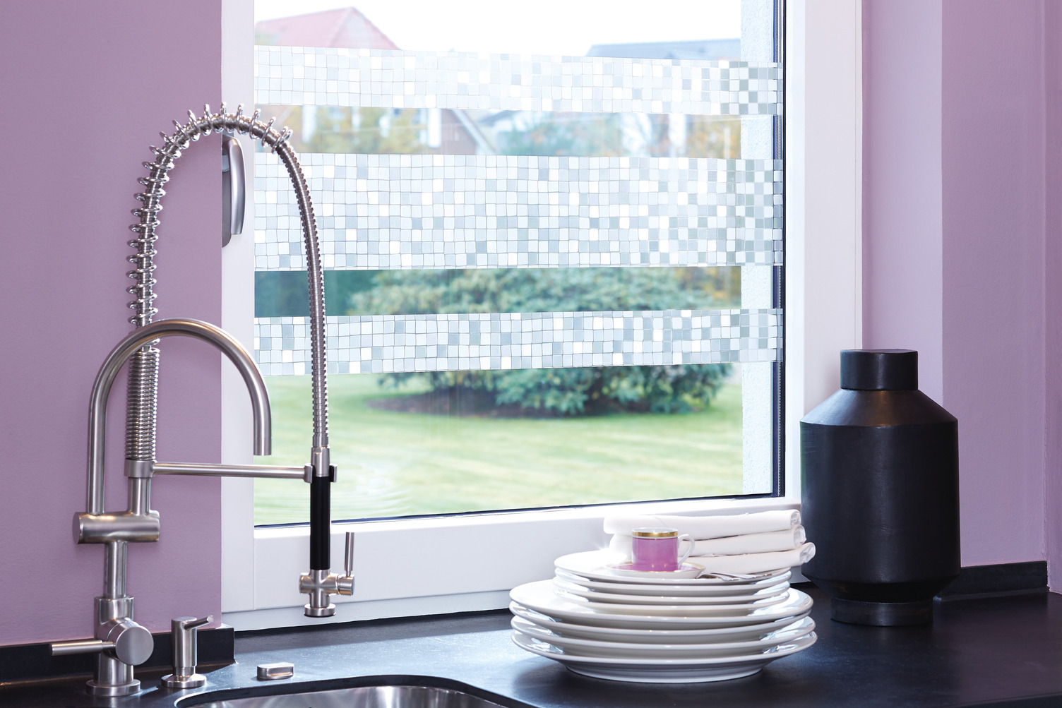678896_02 d-c-fix Static Window Stripes Globe