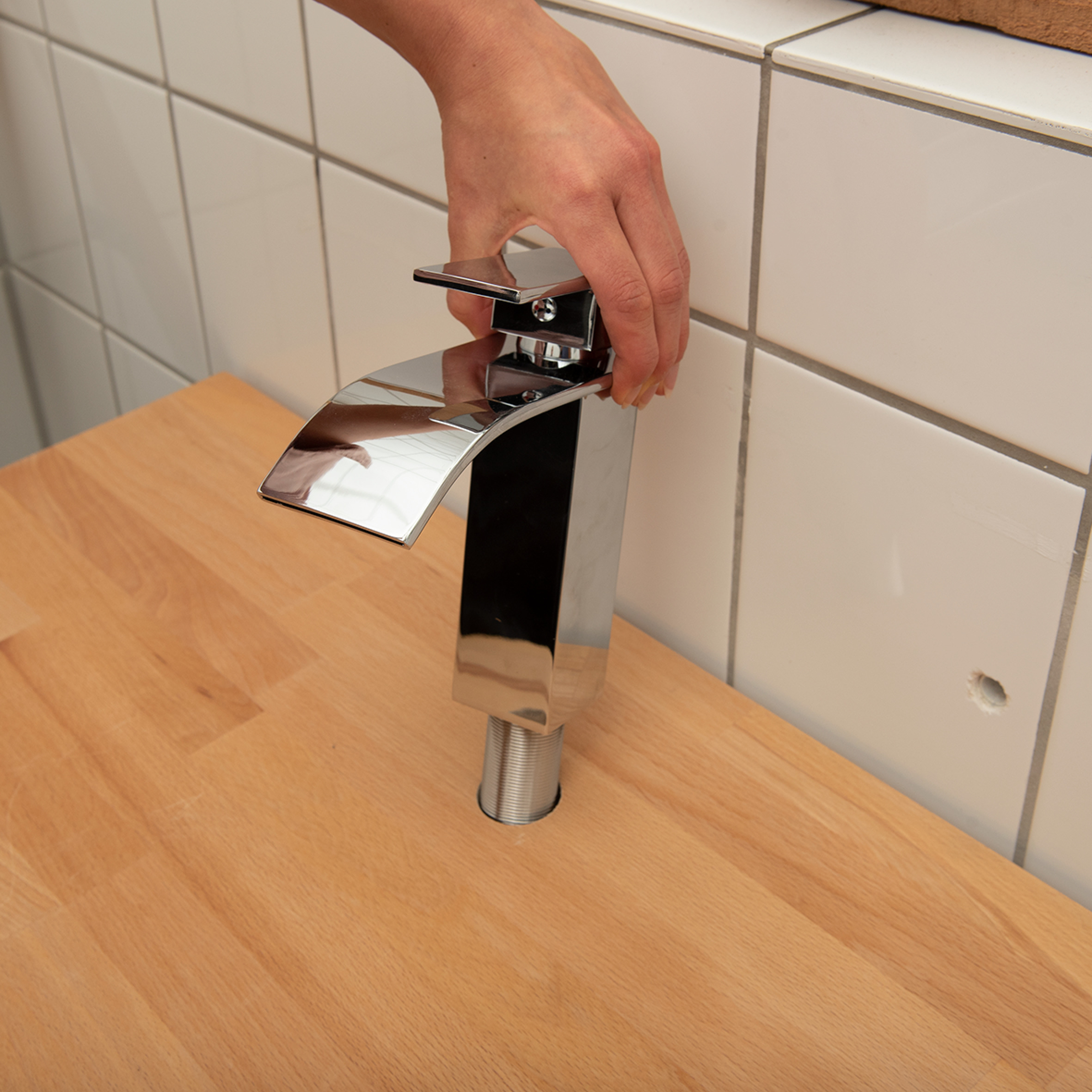 699673-pt3   DESIGN WASCHTISCH-EINHEBELMISCHER  MIT SCHWALL-AUSLAUF