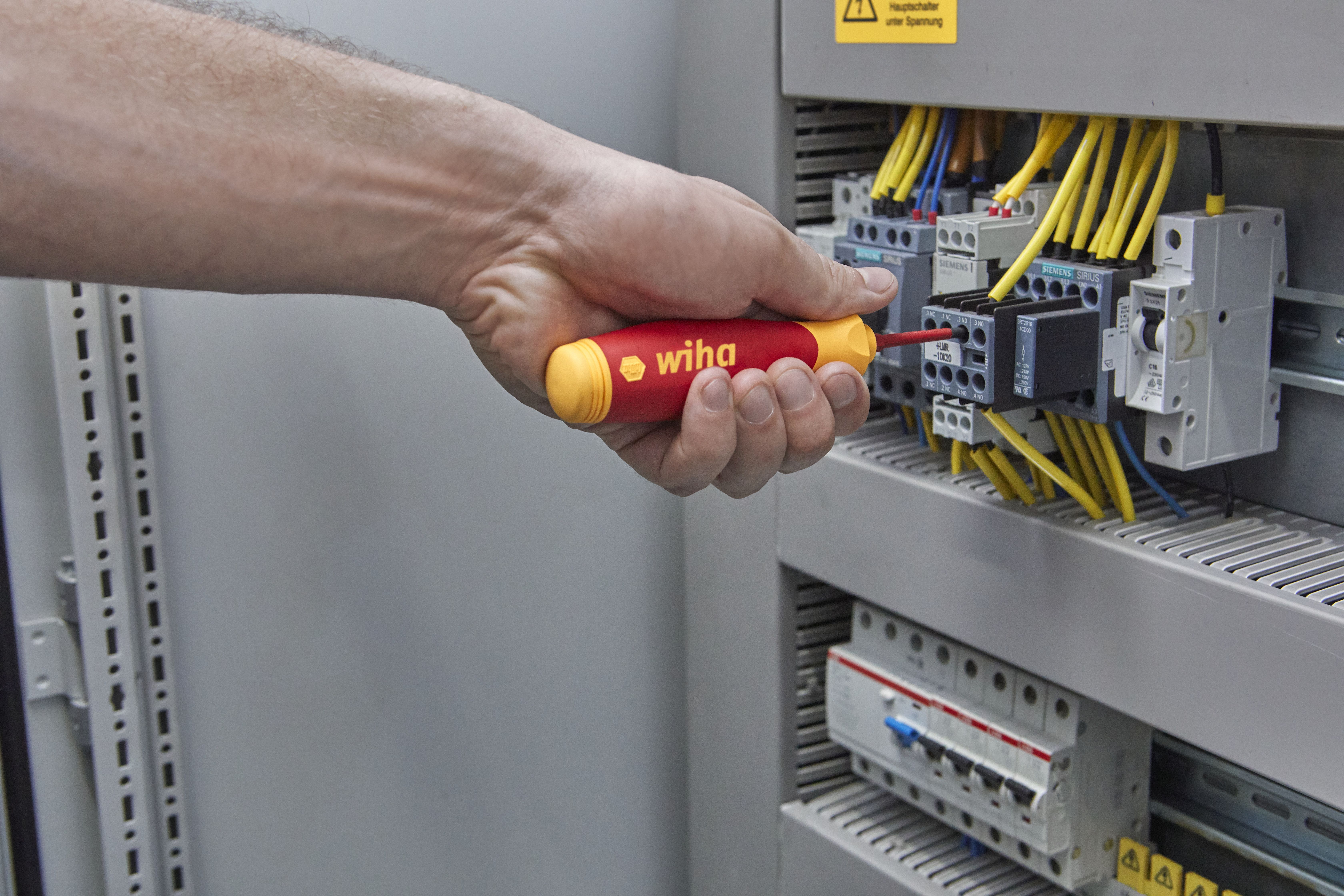 Wiha Schraubendreher mit Bitmagazin PocketMax® electric gemischt mit 4 slimBits