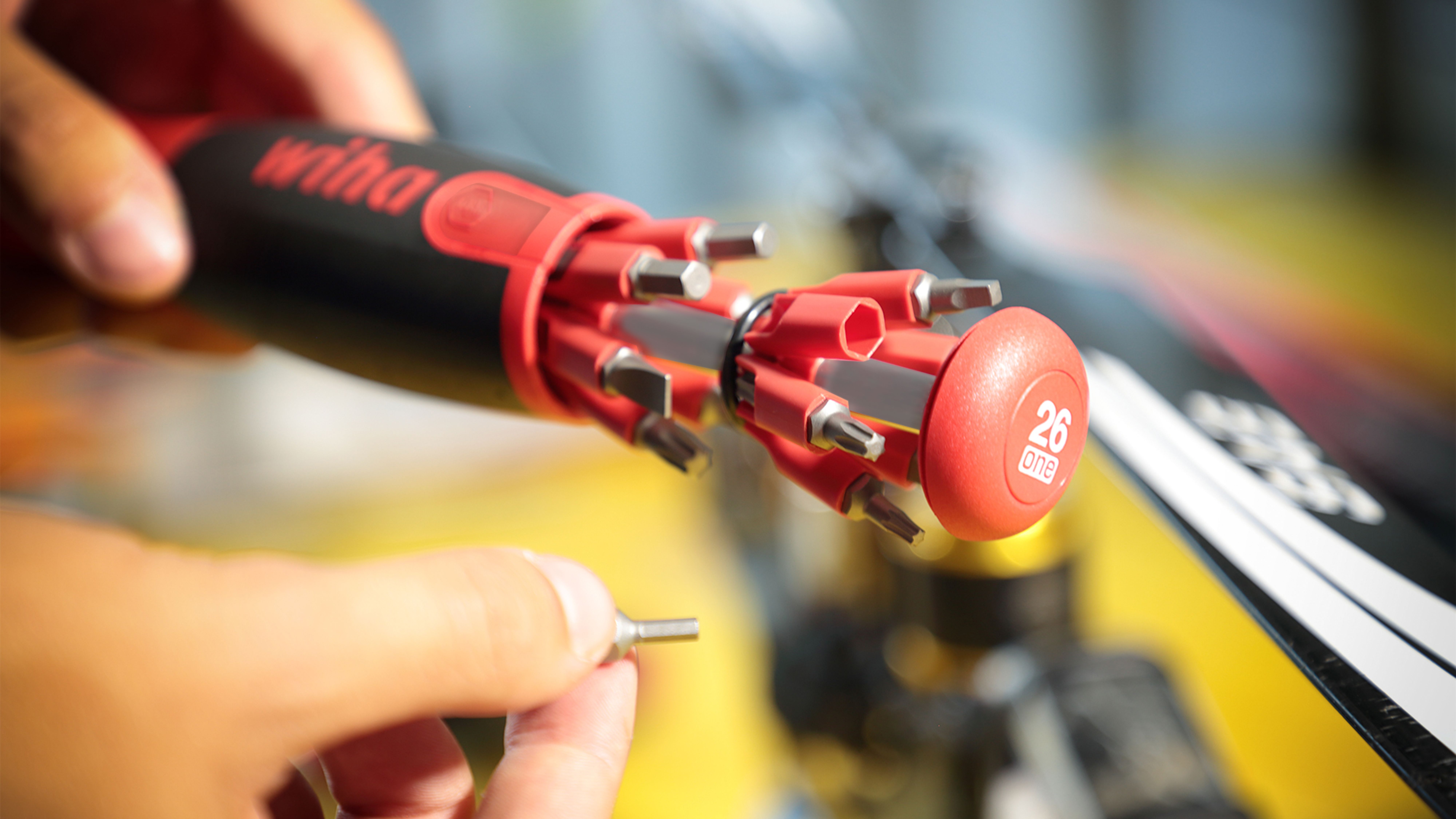 Wiha Schraubendreher mit Bit Magazin LiftUp 26one® gemischt mit 13 Doppelbits