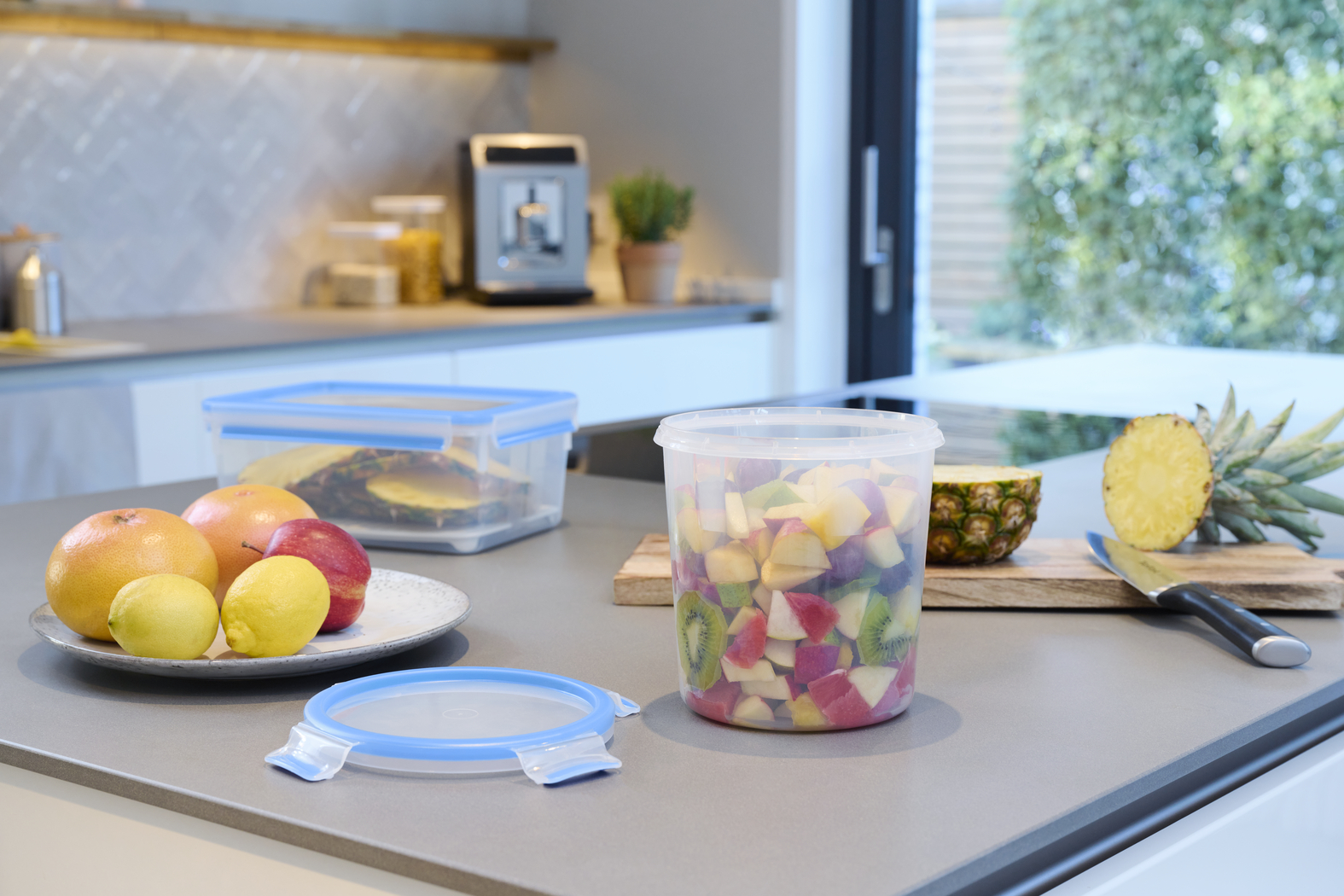 EMSA Clip & Close Frischhaltedose 2 L, rund EMSA Clip & Close Frischhaltedose 2 L, rund