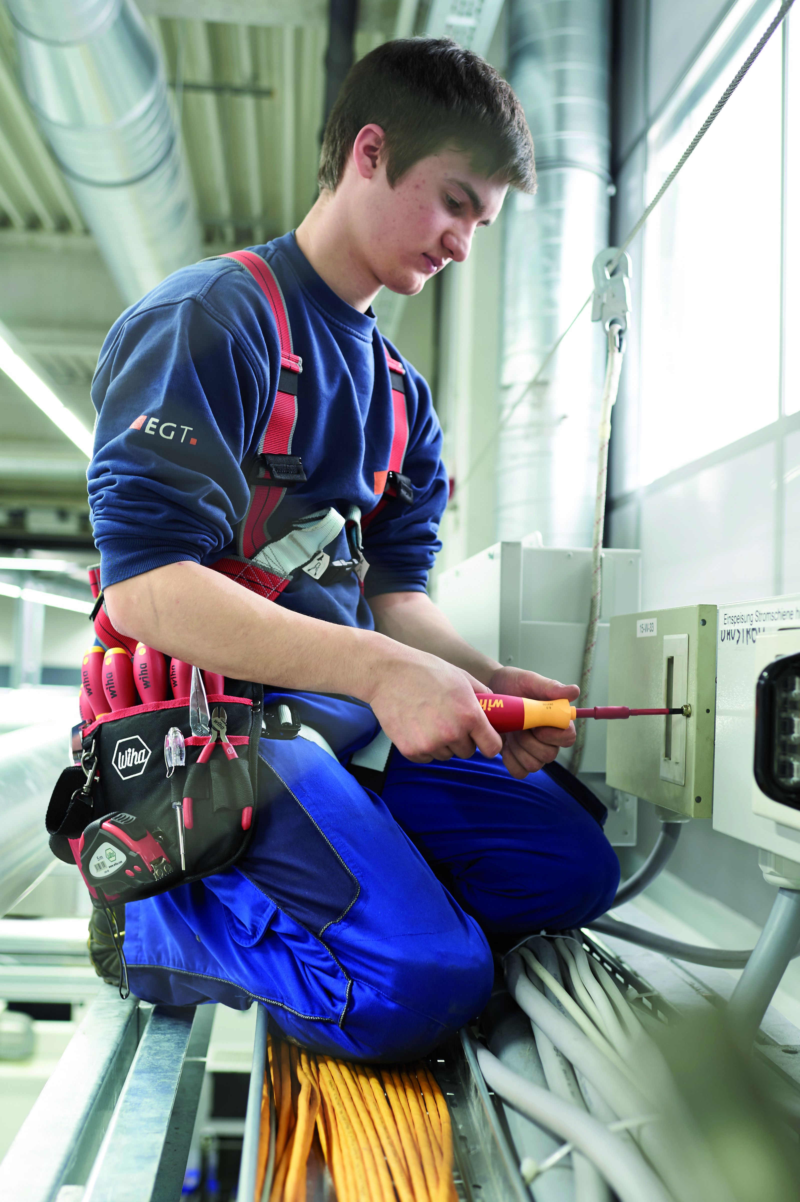 Wiha Schraubendreher mit Bit Magazin LiftUp electric, Schlitz, Phillips, PlusMinus/Pozidriv mit 6 slimBits in Blister