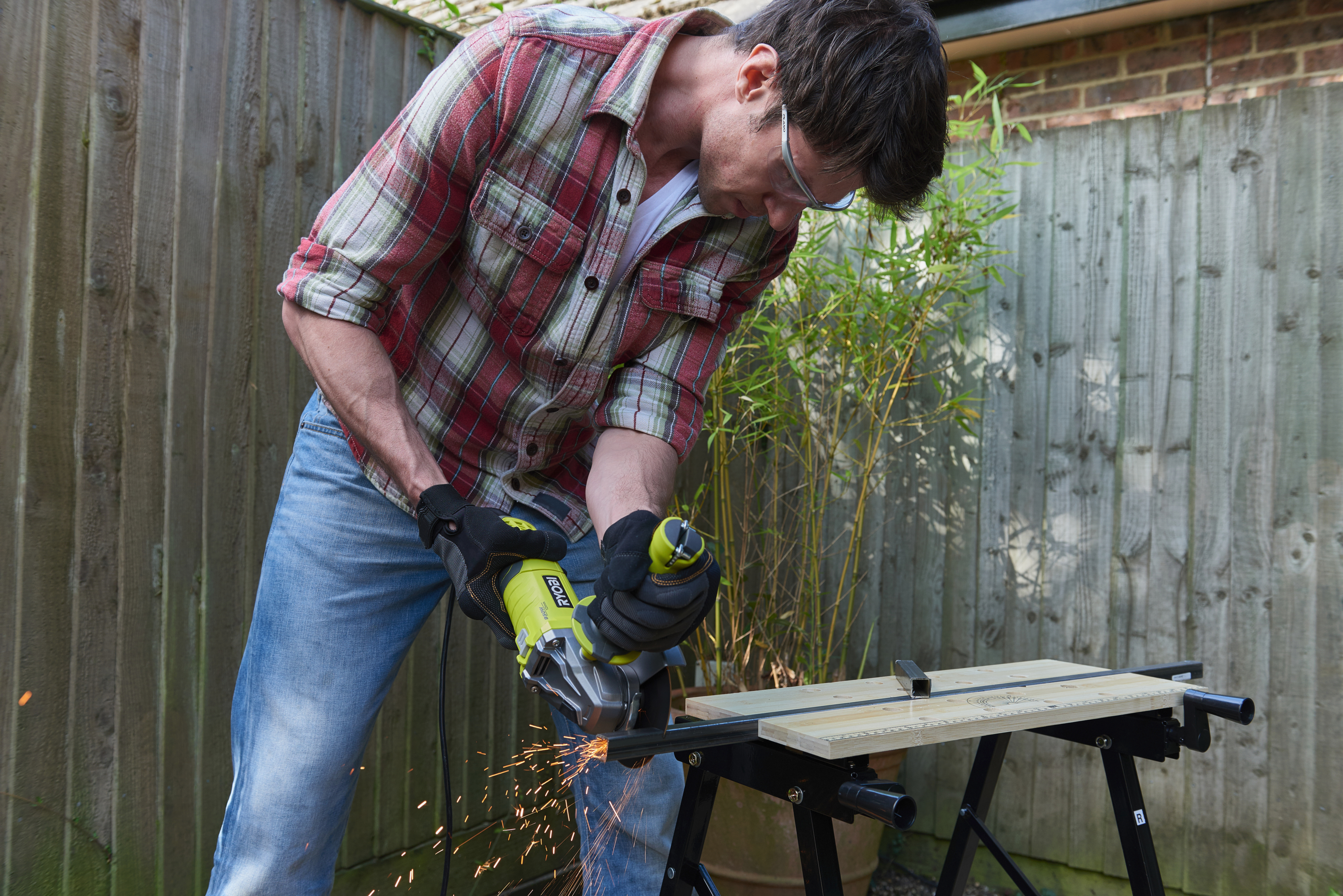 205037_5133002495-RAG950-125S-App_1 Ryobi Einhand-Winkelschleifer RAG950-S, 950W, 125 mm