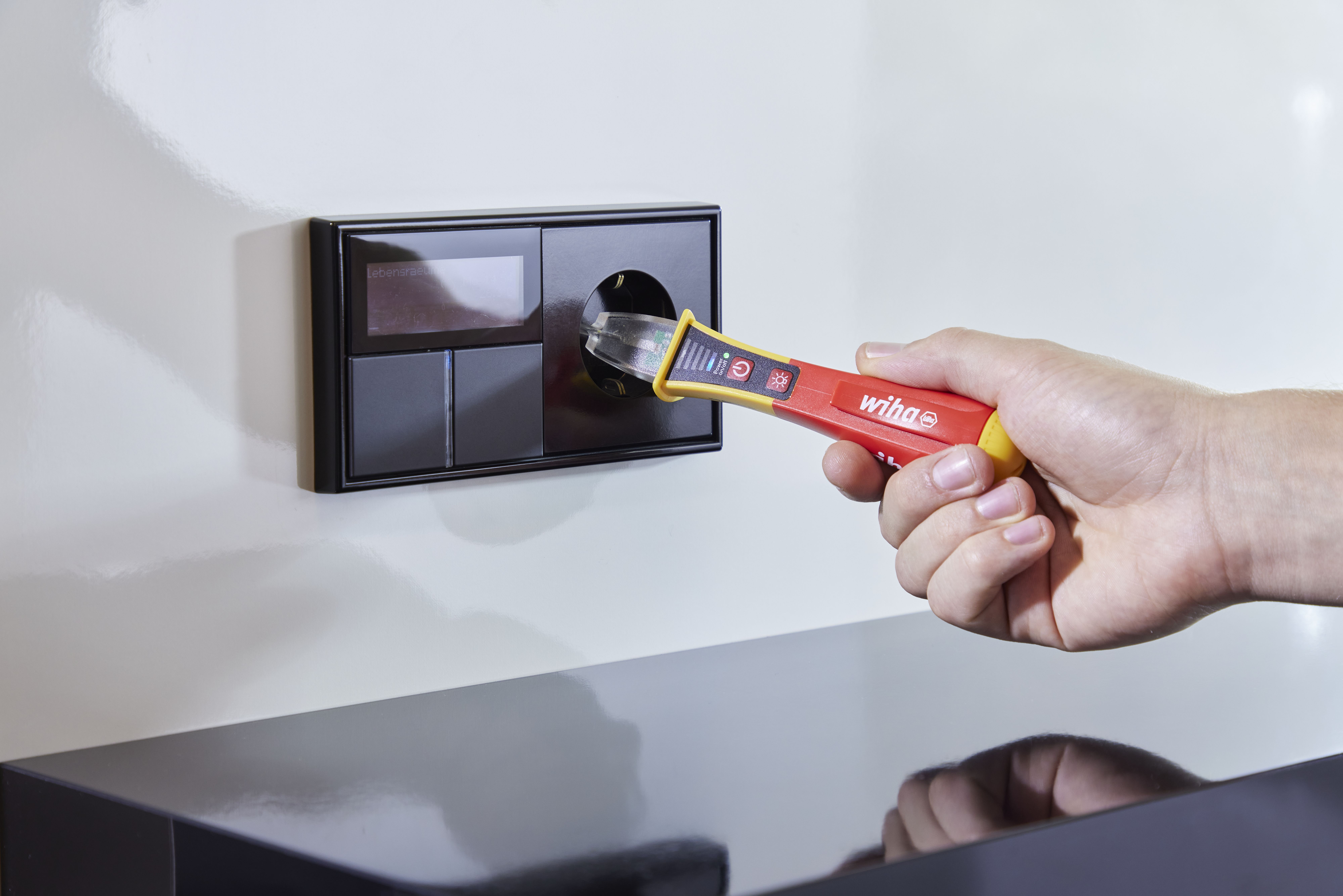 Wiha Spannungsprüfer Volt Detector, berührungslos, einpolig 12 – 1.000 V AC inkl. 2x AAA-Batterien