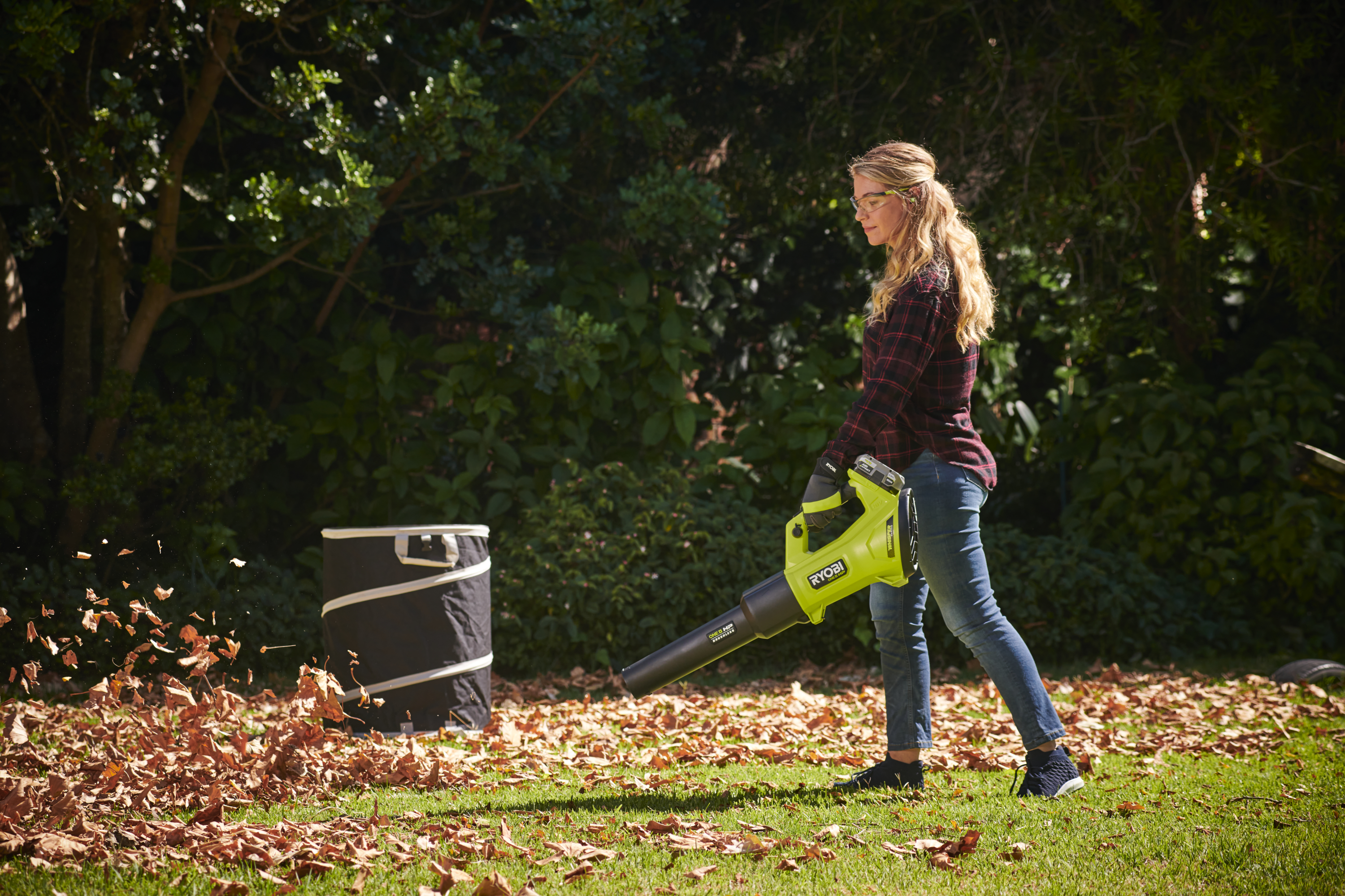 Ryobi 18 V ONE+ HP Whisper™ Brushless Akku-Laubgebläse RY18BLXD-0, ohne Akku und Ladegerät