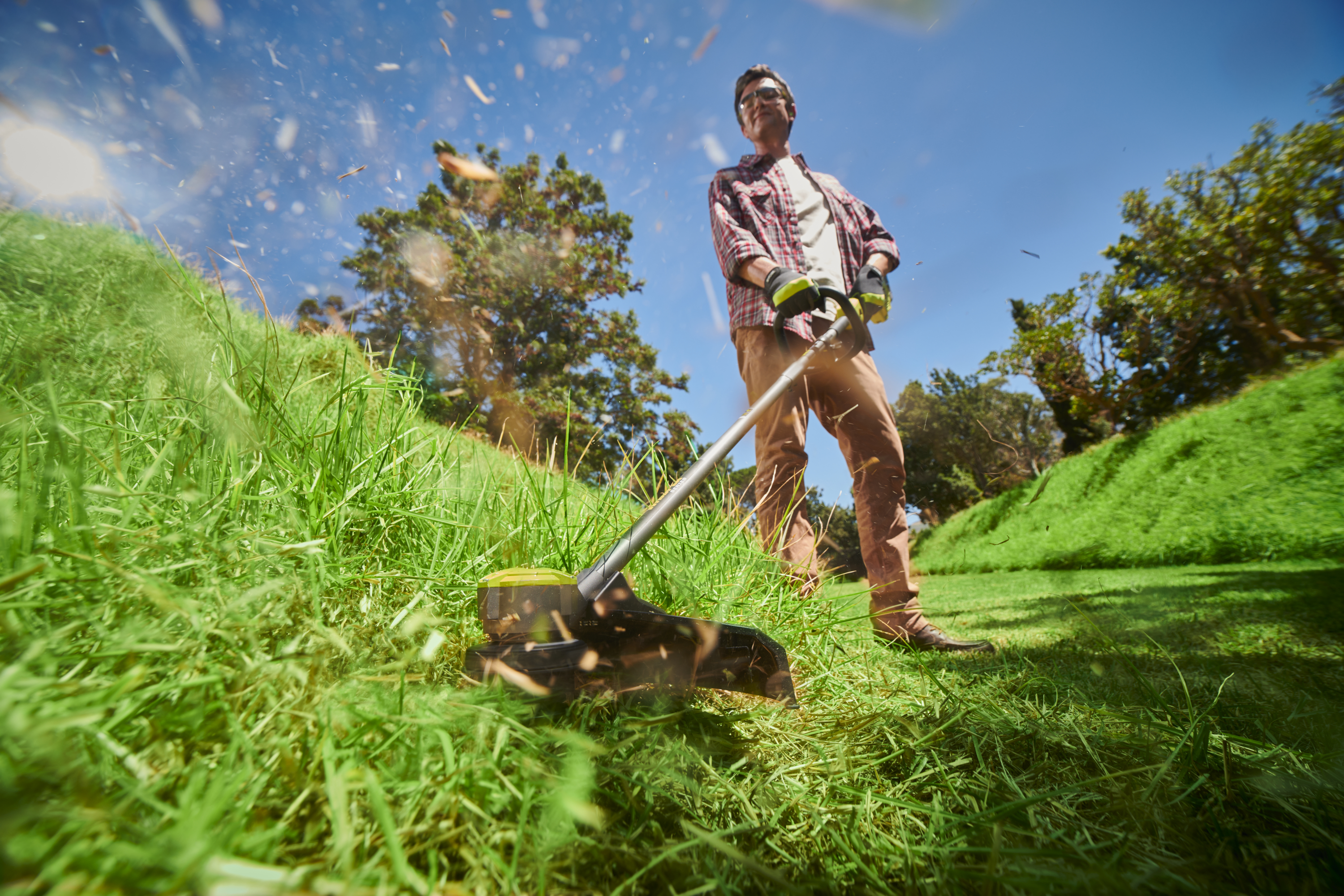 Ryobi 18 V ONE+ HP Whisper™ Brushless Akku-Rasentrimmer RY18LTX38A-0, ohne Akku und Ladegerät