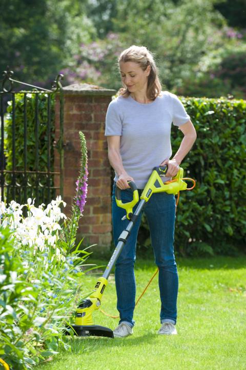 428705_5133003711-RLT1831H25F-App_3 Anwendung im Garten