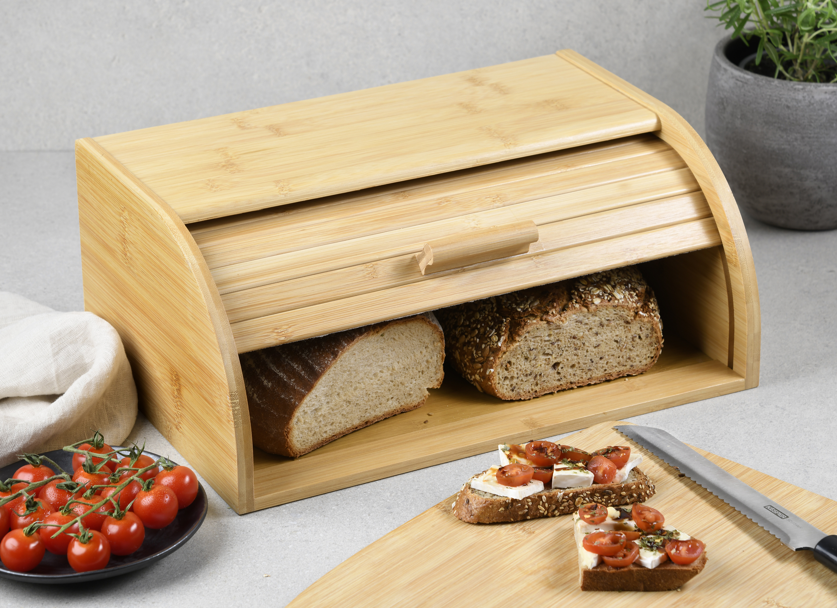 Kesper Brotkasen mit Rollklappe, Bambus, FSC, 40 x 27 x 16,9 cm Kesper Brotkasen mit Rollklappe, Bambus, FSC, 40 x 27 x 16,9 cm