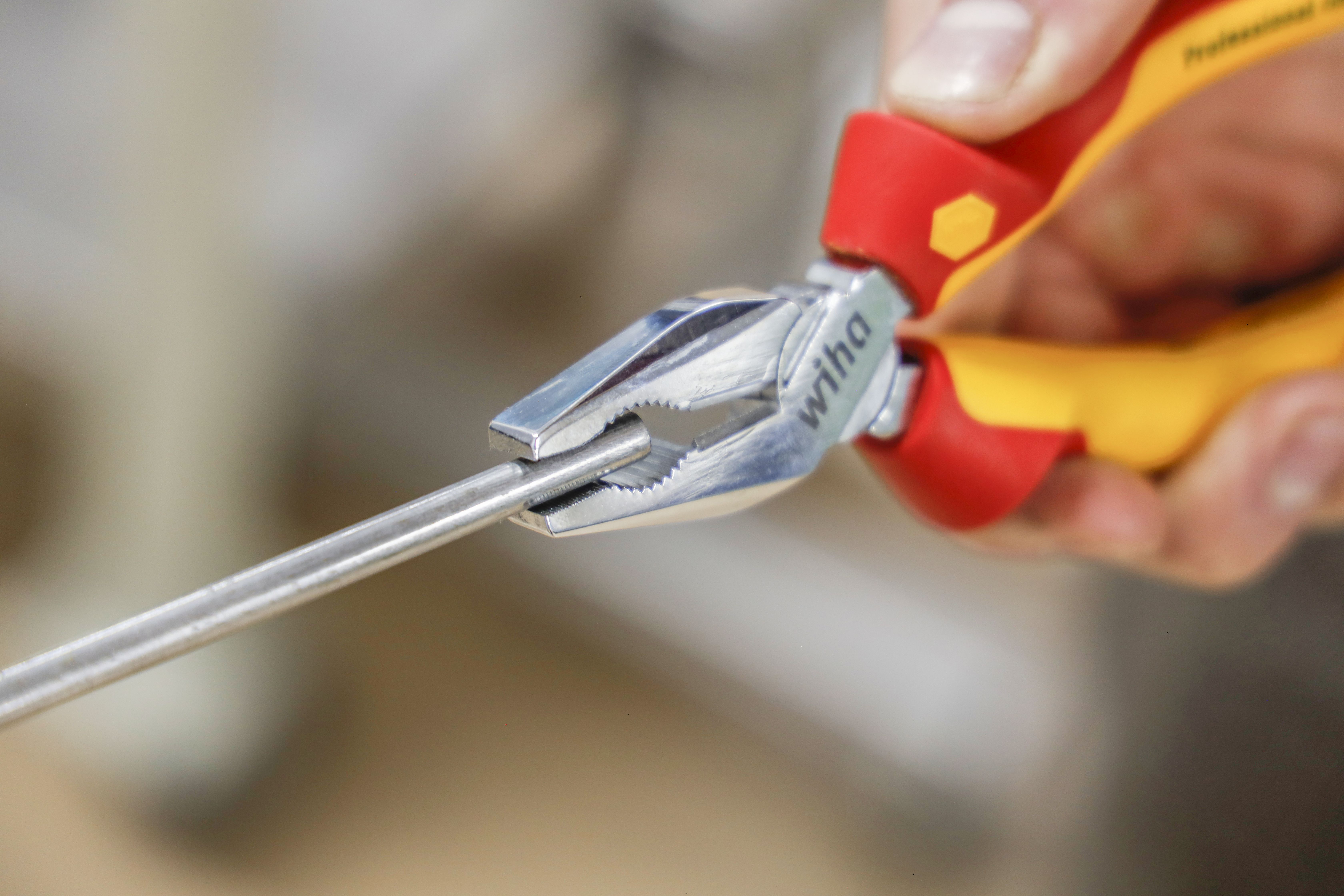 Wiha Kombizange Professional electric mit DynamicJoint® und OptiGrip, in Blister, 180 mm