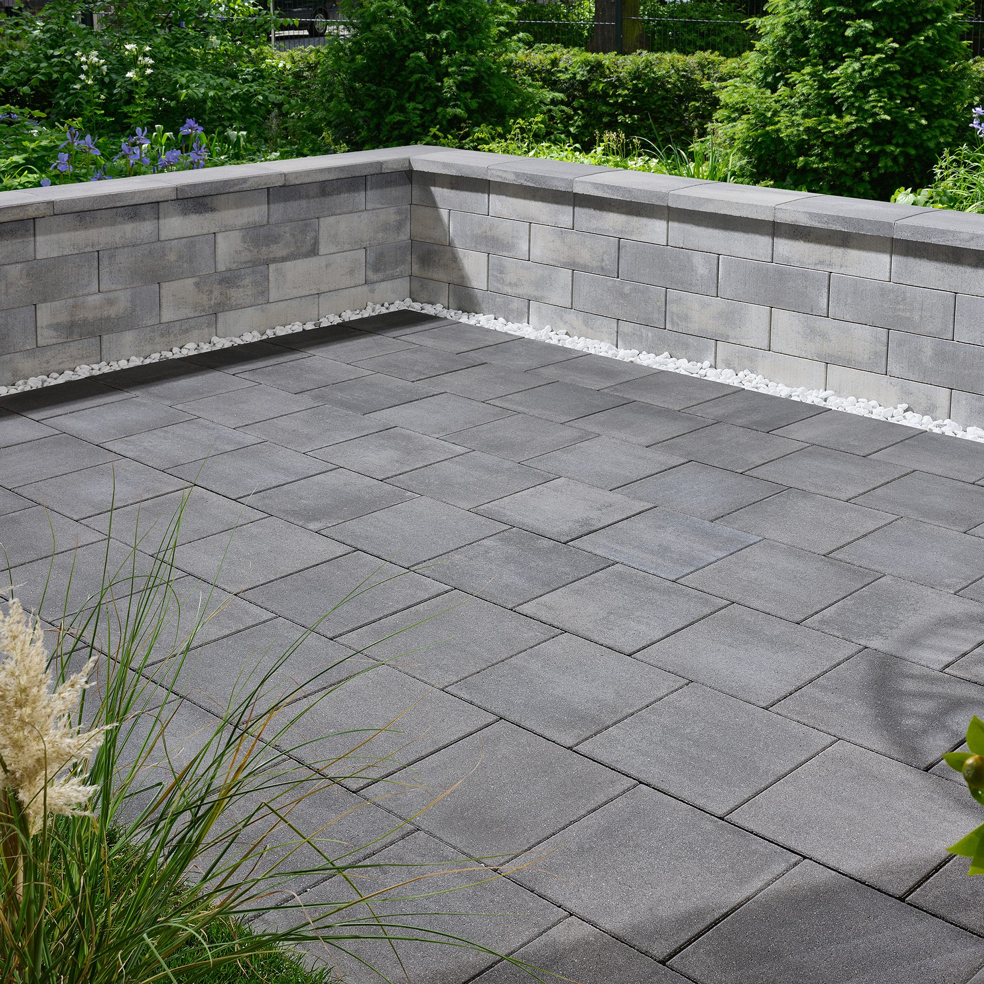 Kann Pflaster Quadera 30 x 30 x 6 cm, Vulkananthrazit, betonglatt Kann Pflaster Quadera 30 x 30 x 6 cm, Vulkananthrazit, betonglatt