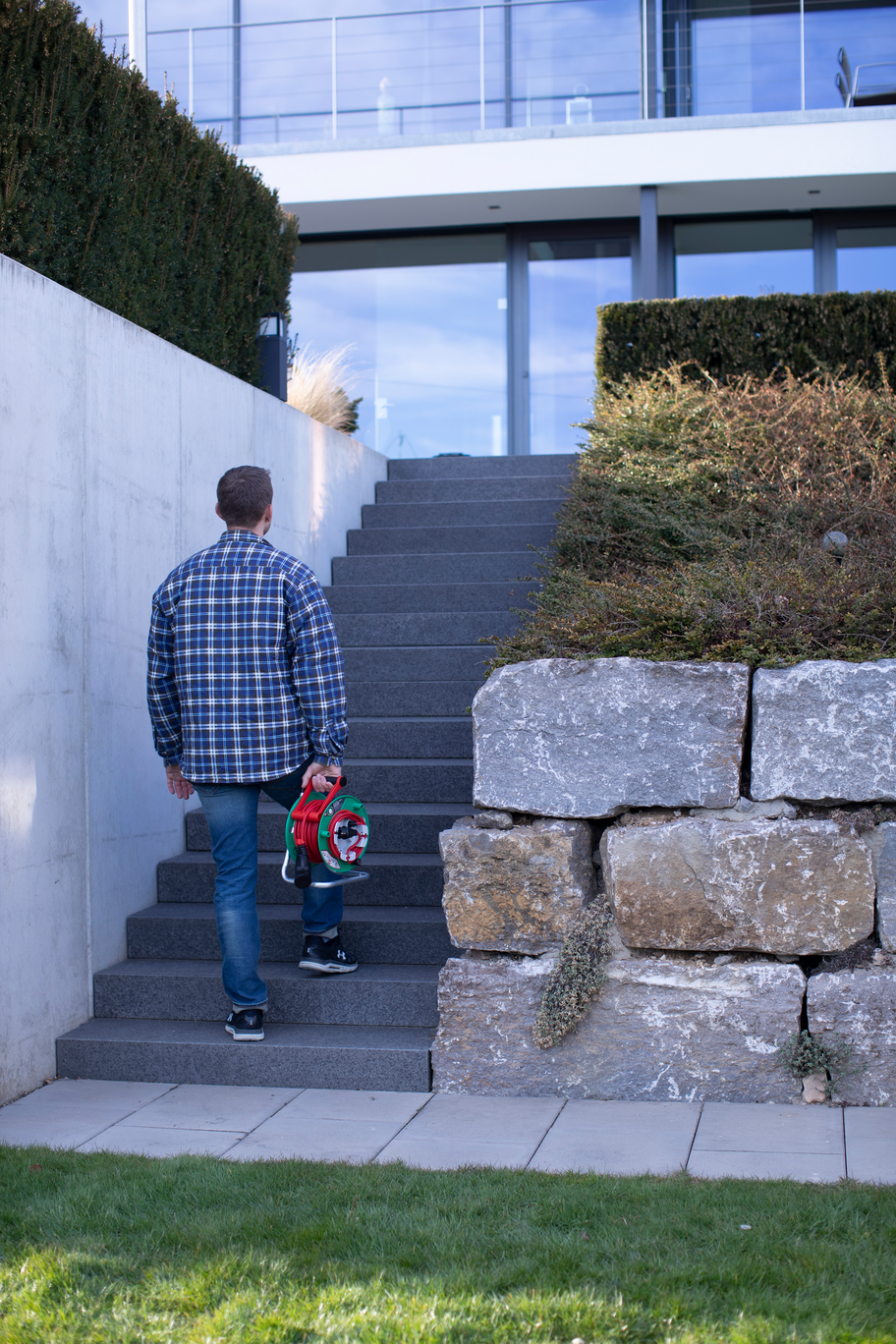 Brennenstuhl Garant® G IP44 Gartenkabeltrommel, 23+2 m Kabel in rot Brennenstuhl Garant® G IP44 Gartenkabeltrommel, 23+2 m Kabel in rot