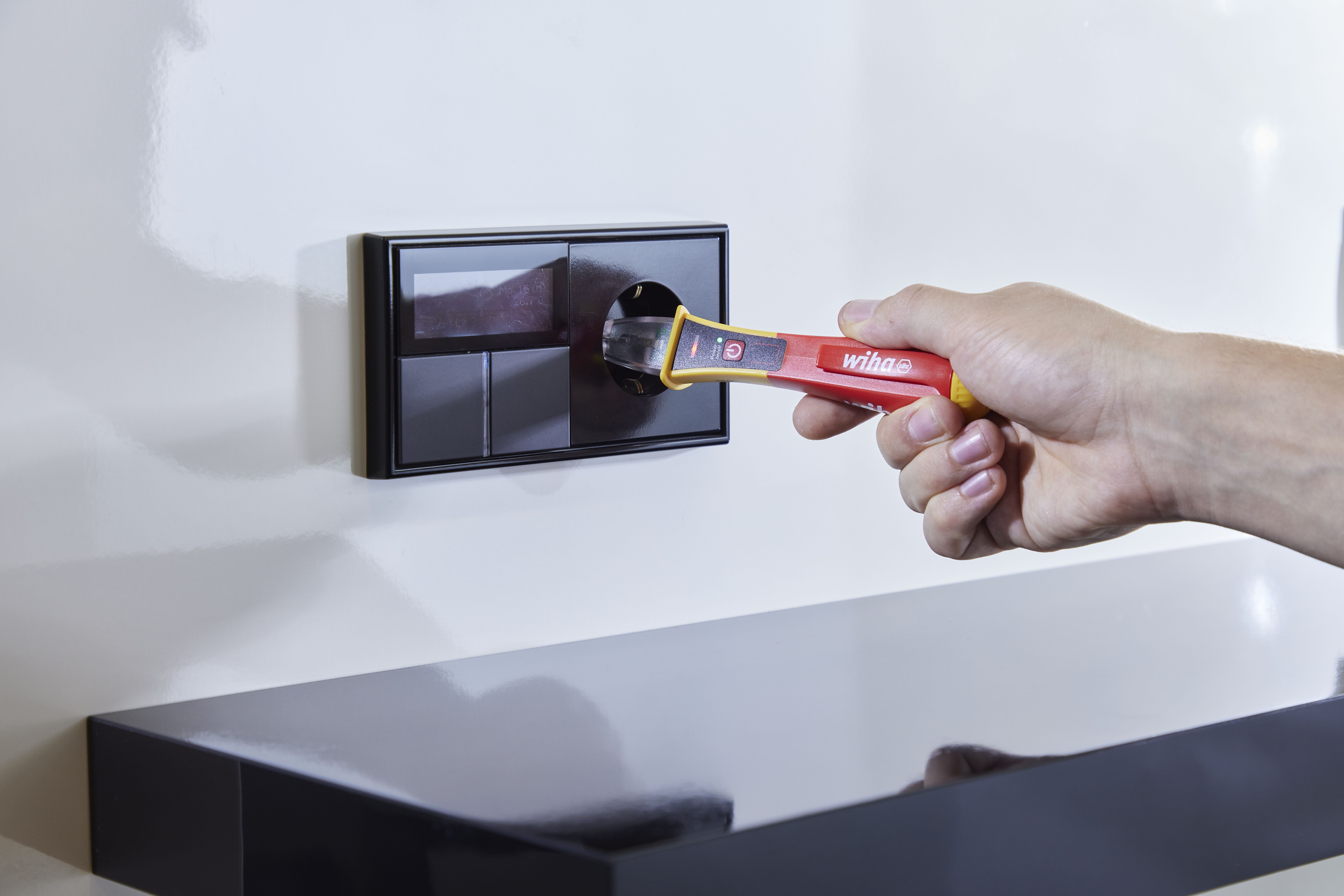 Wiha Spannungsprüfer Volt Detector berührungslos, einpolig 90 – 1.000 V AC inkl. 2x AAA-Batterien
