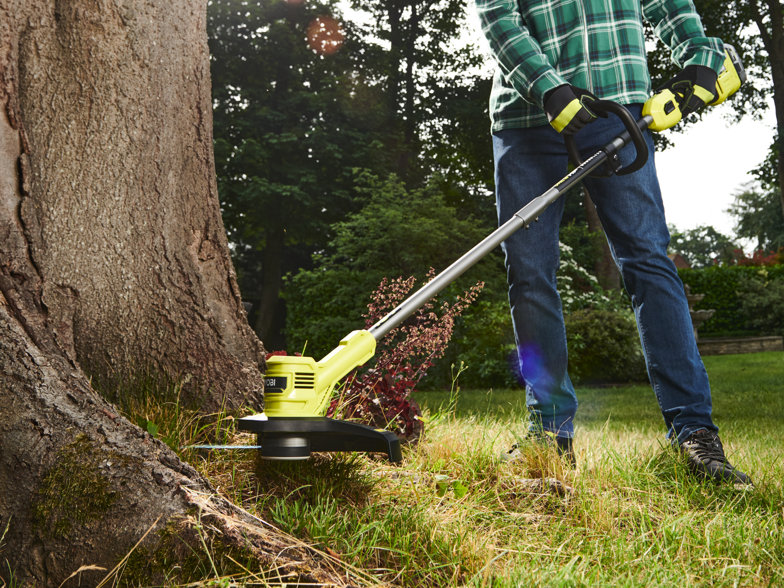 Ryobi 18 V ONE+ HP Brushless Akku-Rasentrimmer RY18LTX33A-0, ohne Akku und Ladegerät