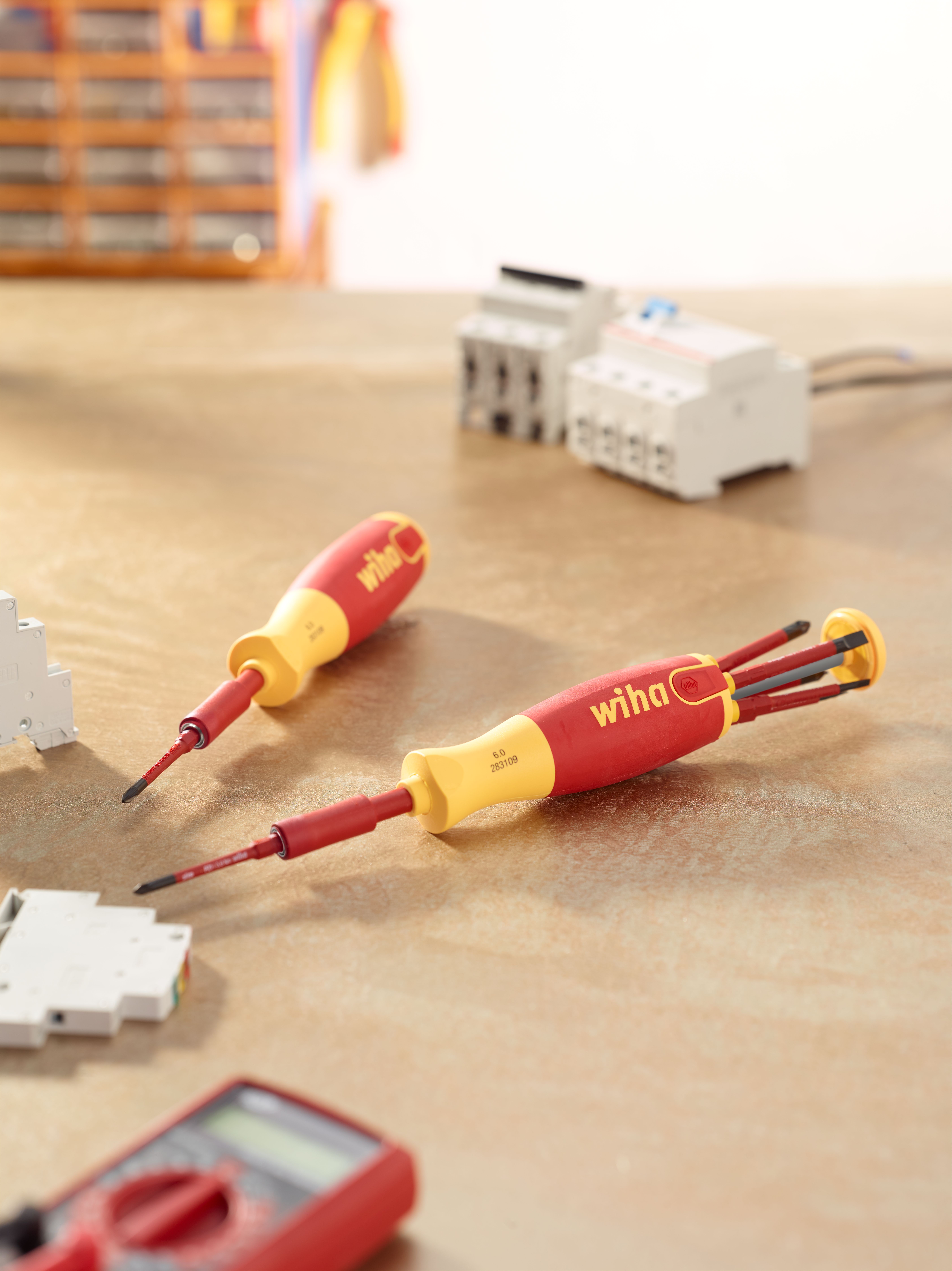 Wiha Schraubendreher mit Bit Magazin LiftUp electric, Schlitz, Phillips mit 6 slimBits in Blister