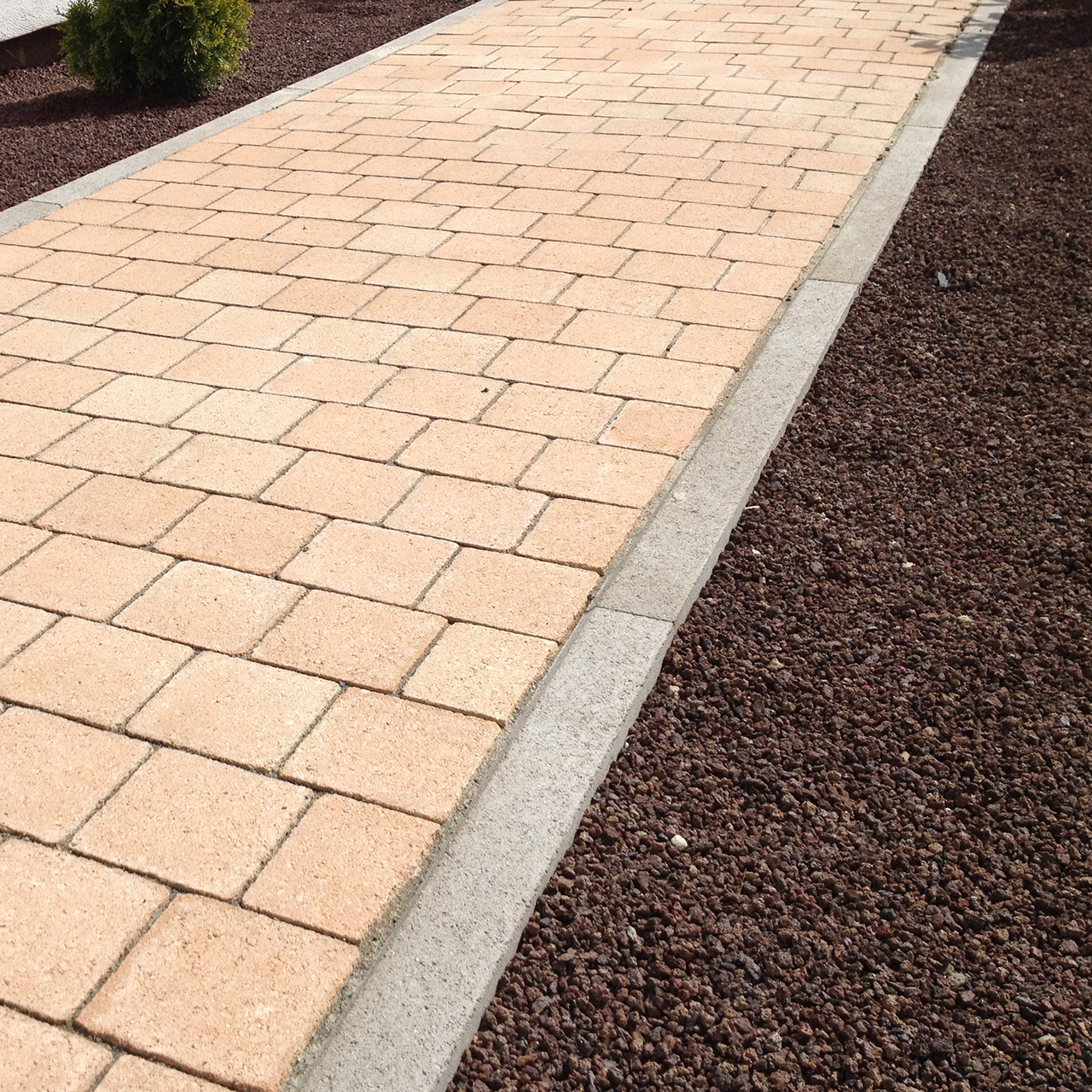 259634_Szene1 Kann Tiefbordstein