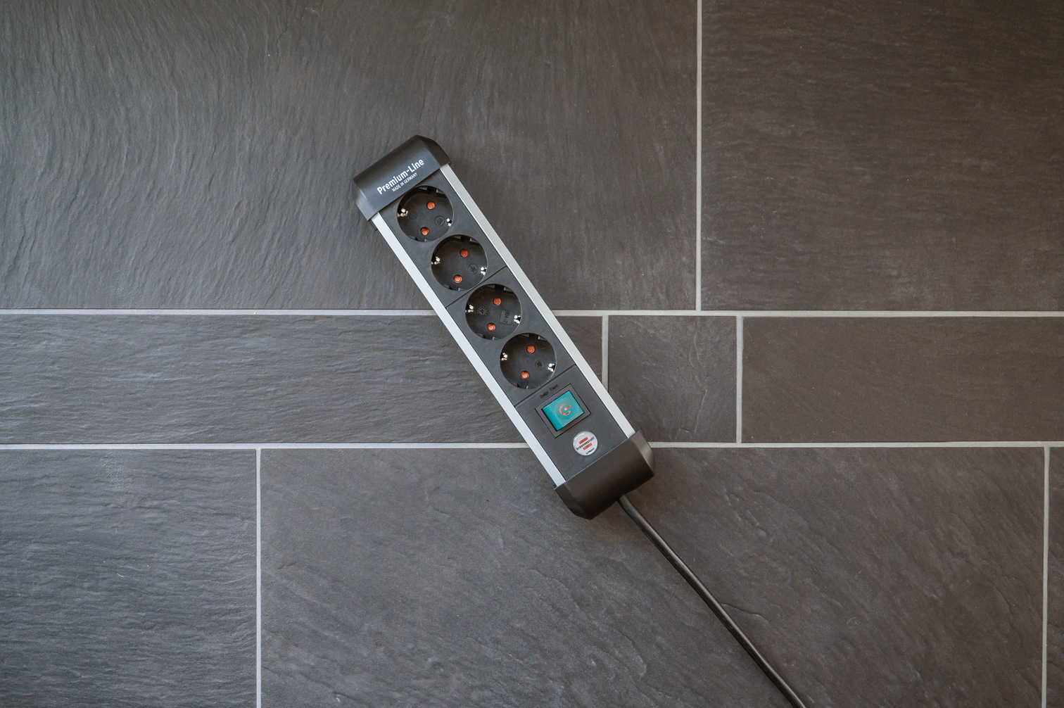 Brennenstuhl Premium-Alu-Line Steckdosenleiste 4-fach, Aluminium