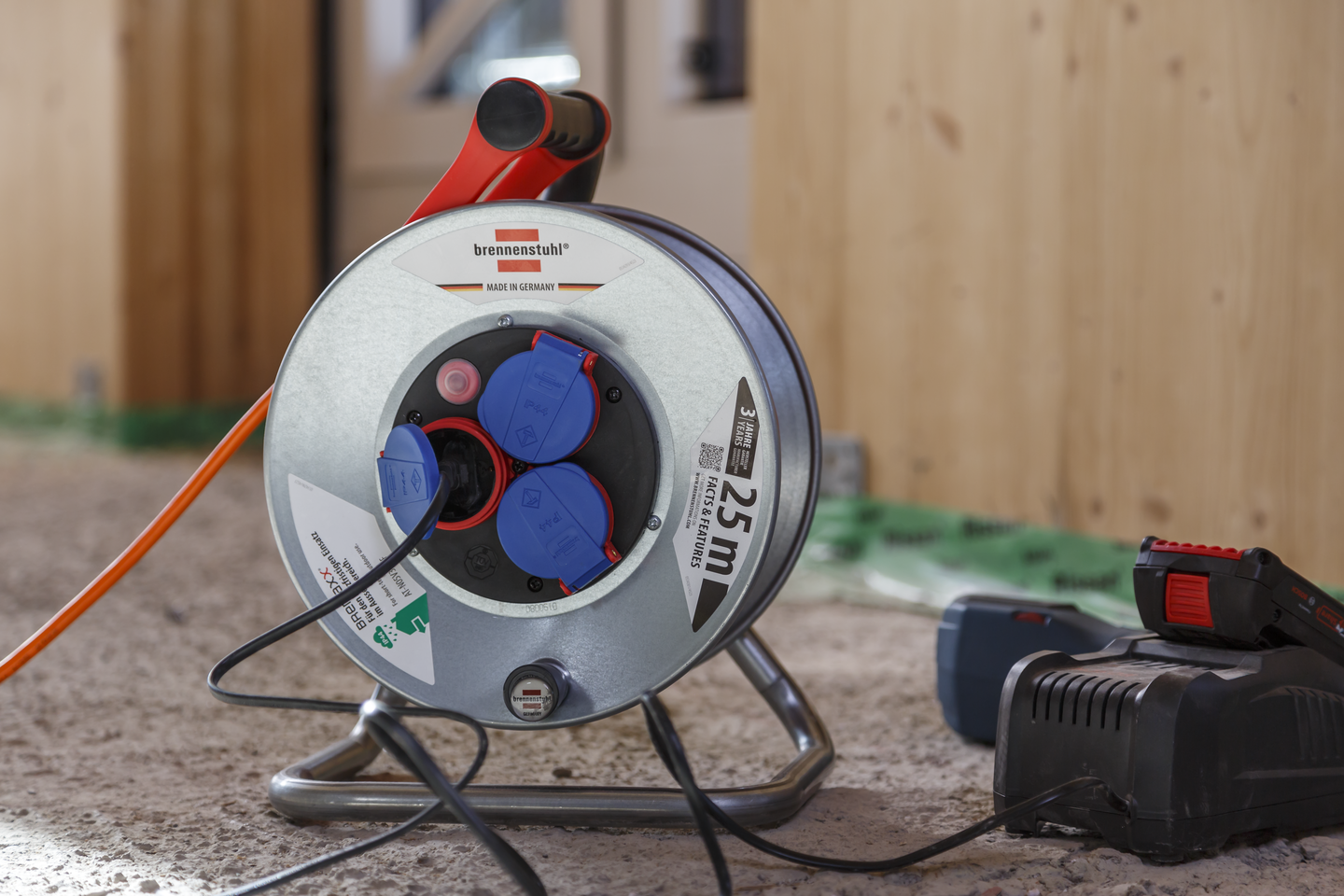 Brennenstuhl Garant S IP44 Kabeltrommel, 25 m Kabel in orange