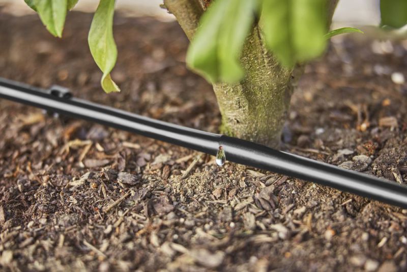 Gardena Micro-Drip-System Tropfrohr 1,6 l/h, ober- und unterirdische Verlegung (50 m) Gardena Micro-Drip-System Tropfrohr 1,6 l/h, ober- und unterirdische Verlegung (50 m)