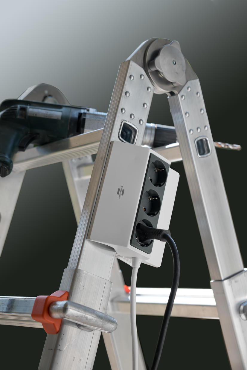 Brennenstuhl Klemmbare Steckdosenleiste 3-fach, weiß/anthrazit Brennenstuhl Klemmbare Steckdosenleiste 3-fach, weiß/anthrazit