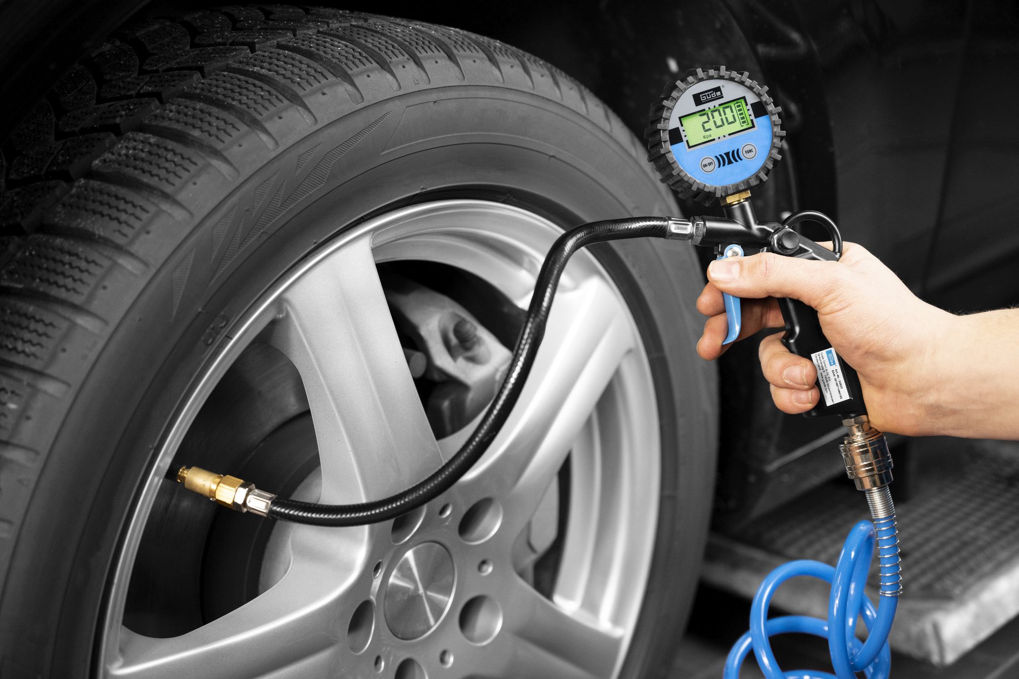 2823_d01 Güde Digitaler Reifenfüller 11 E