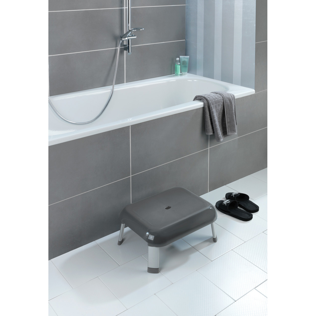 733555-Badschemel-Modell-Secura-Premium_AMBI_01 WENKO SECURA PREMIUM BADSCHEMEL