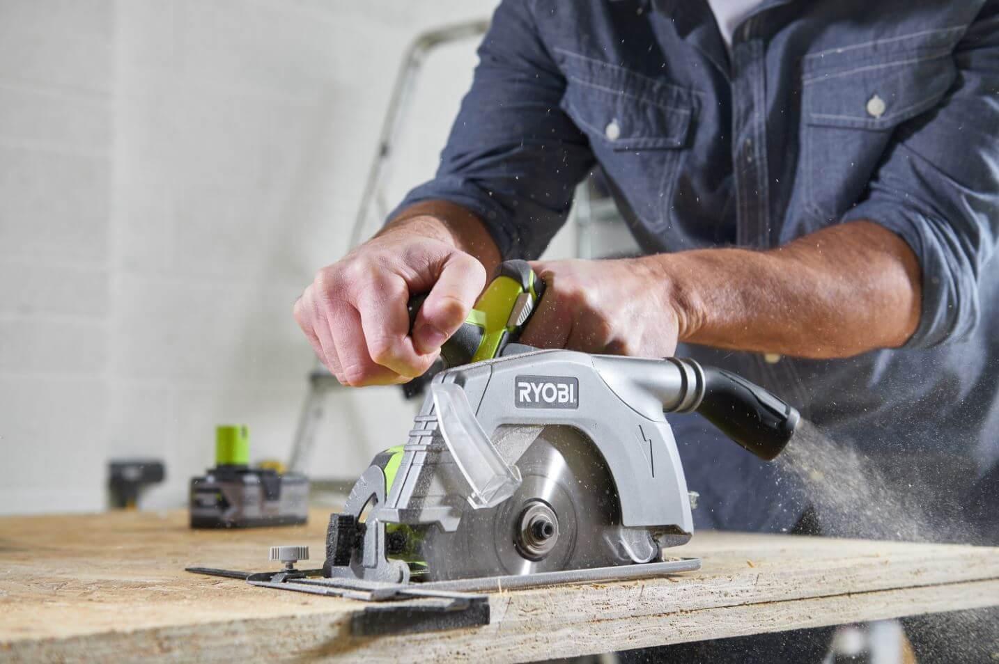 R18CS-5 Anwendungsbeispiel mit 2 Holzplatten