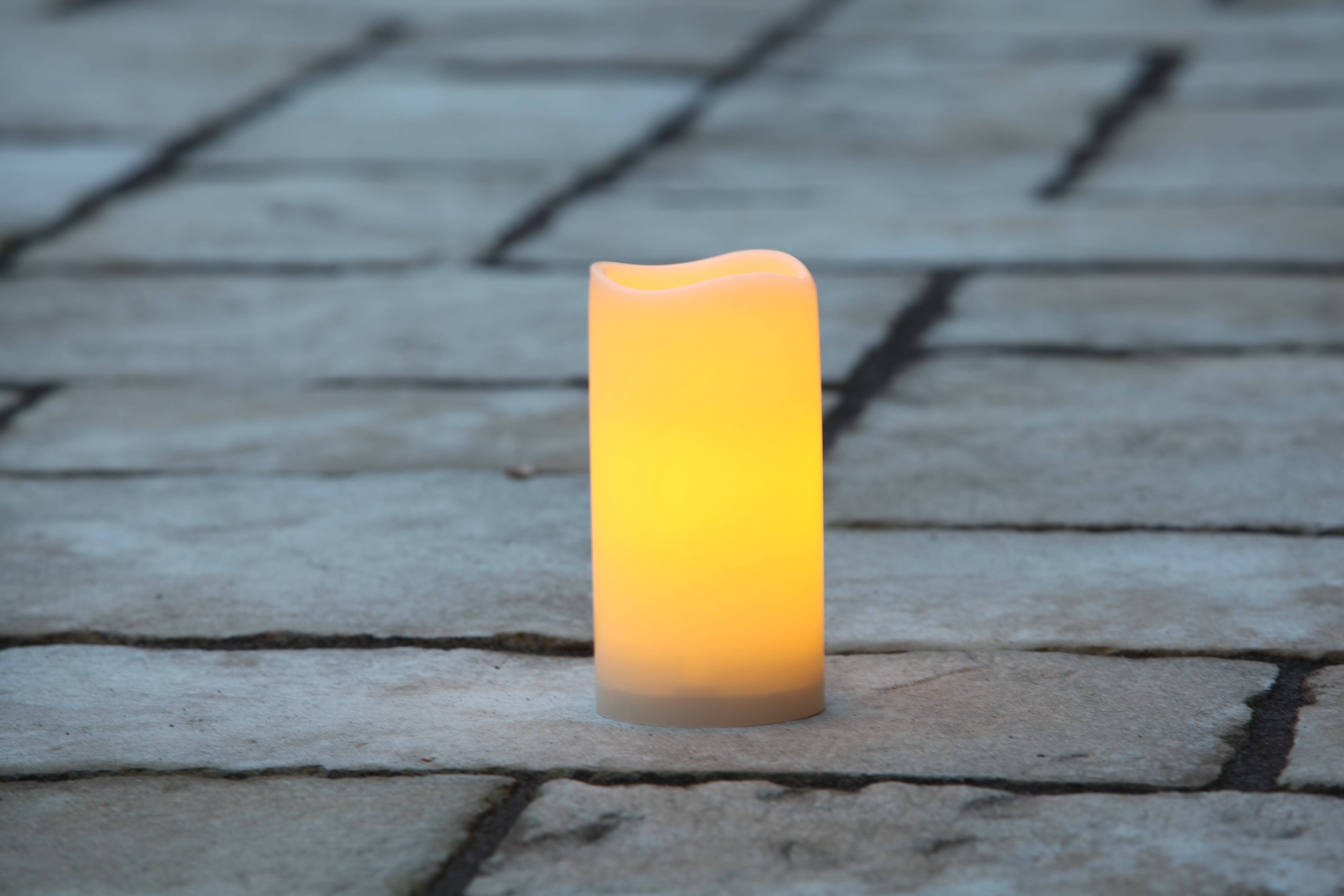 Schlaraffenland LED Outdoorkerze mit Fernbedienung, 10 x 30 cm