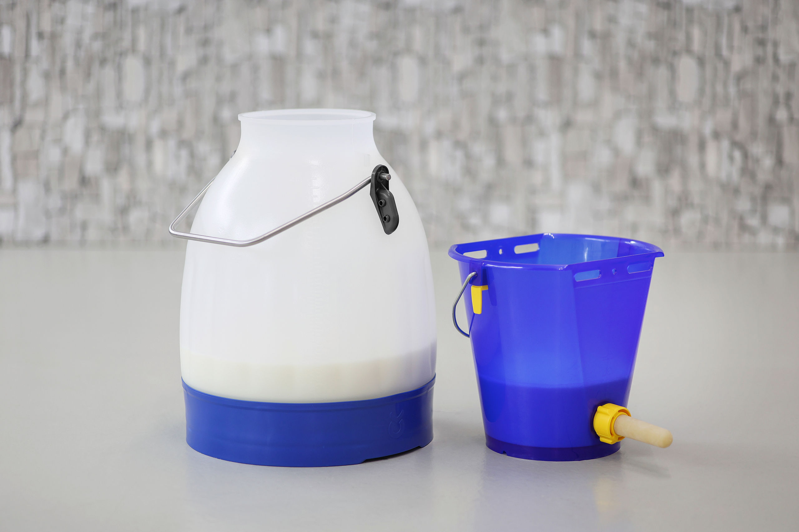 Kerbl Tränkeeimer blau transparent ohne Zubehör, mit Skala