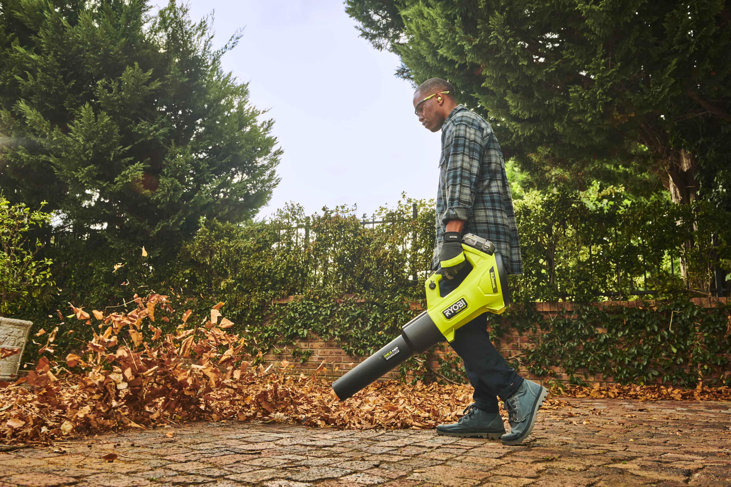 Ryobi 18 V ONE+ HP Whisper™ Brushless Akku-Laubgebläse RY18BLXD-0, ohne Akku und Ladegerät