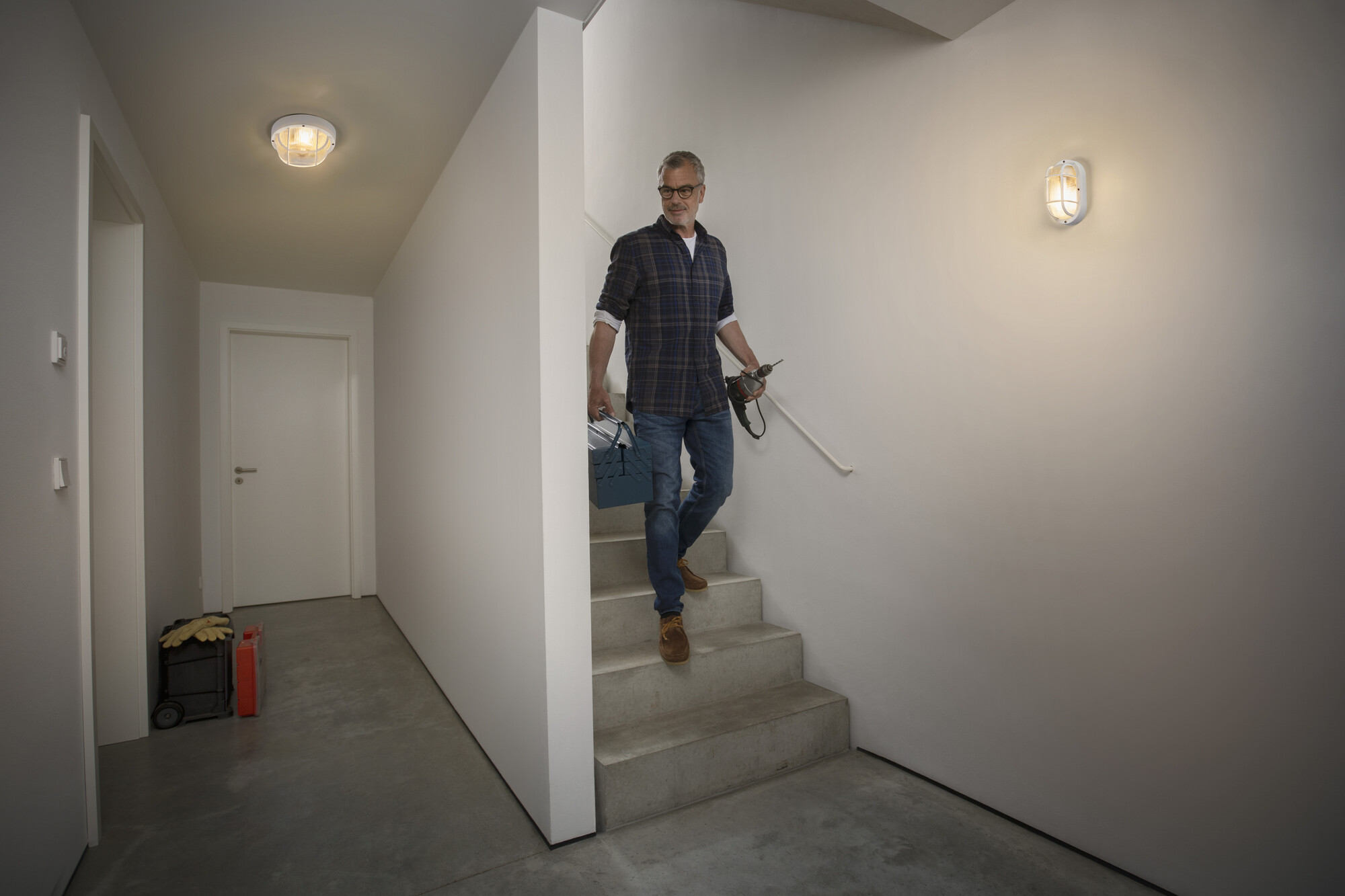 Osram Außenleuchte Bulkhead Essential Oval, E27, weiß