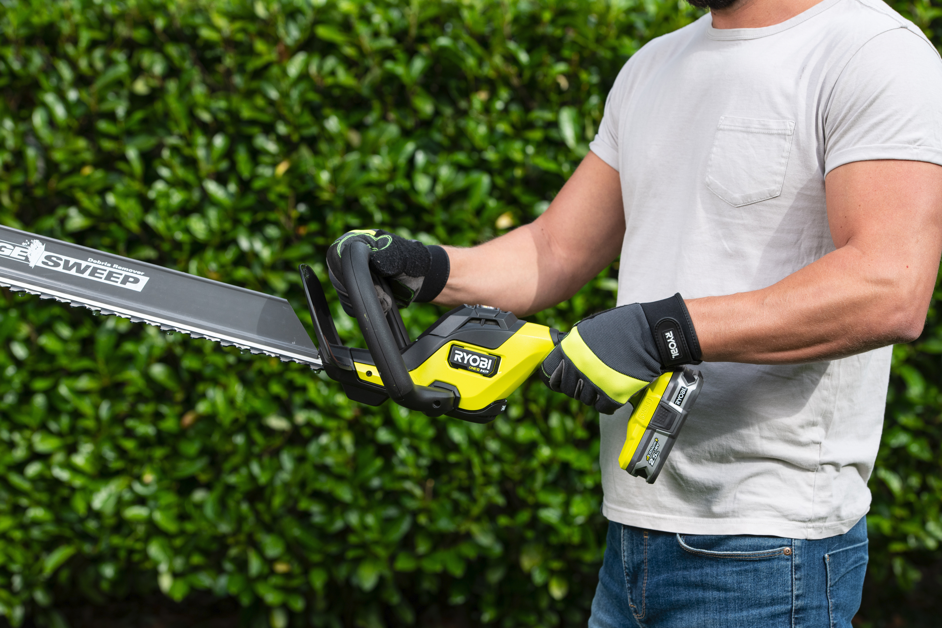 Ryobi 18 V ONE+ HP Brushless Akku-Heckenschere RY18HTX60A-0, ohne Akku und Ladegerät