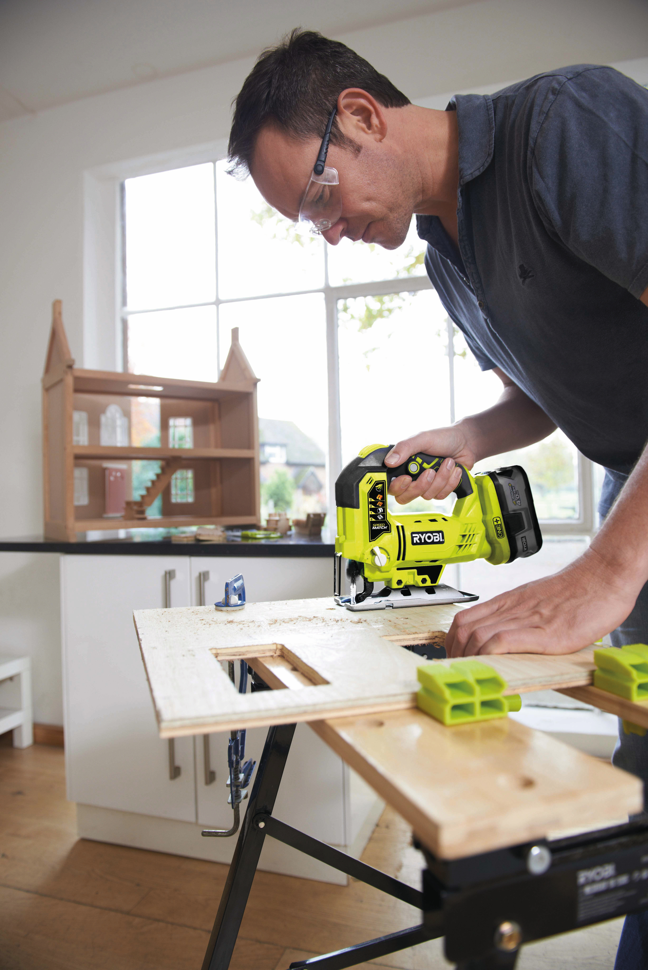 266896_5133002158-R18JS-0-App_4 Holzplatte sägen