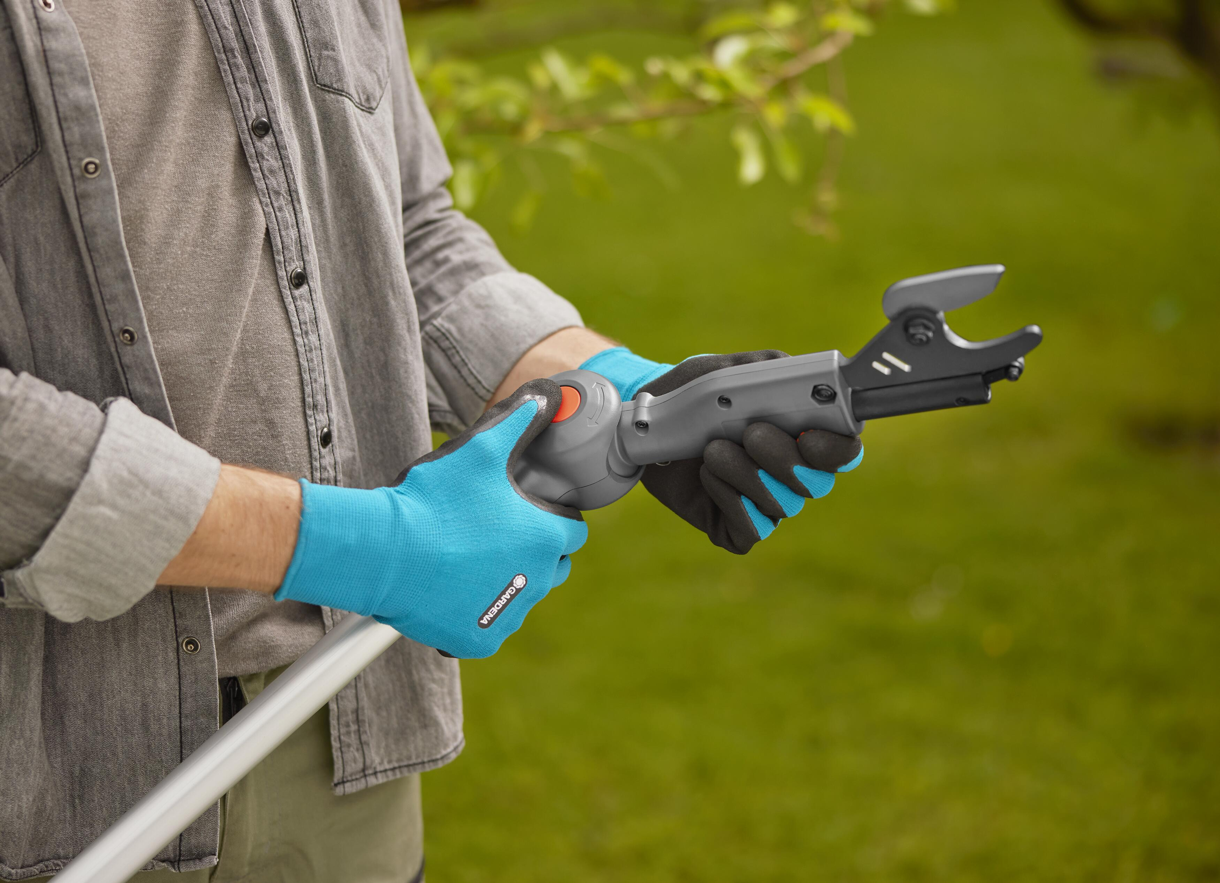 Gardena Akku-Teleskop-Baumschere HighCut 250/18V P4A Ready-To-Use Set Gardena Akku-Teleskop-Baumschere HighCut 250/18V P4A Ready-To-Use Set